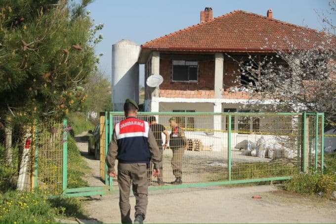 Çiftlikte 2 kişinin cesedi bulundu