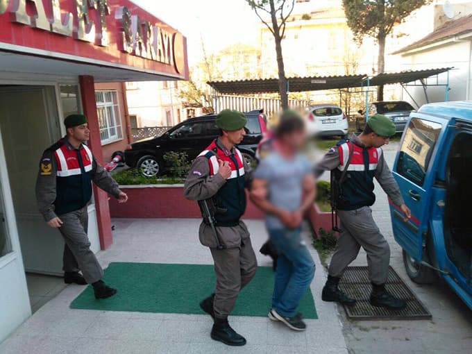 Yol kenarında ölü bulundu