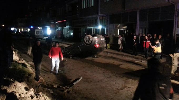 Direksiyon hakimiyetini kaybetti, takla attı