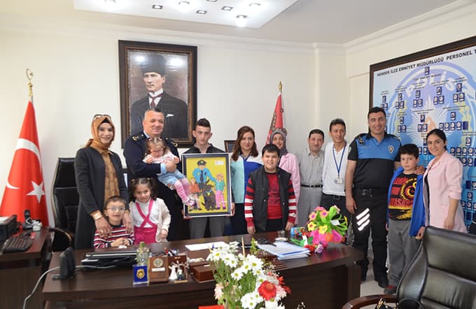 Özel çocuklardan duygulandıran polis haftası hediyesi