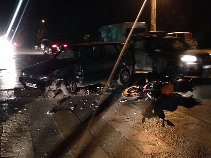 Sakarya Kışlası önünde gece saatleri; 4 yaralı