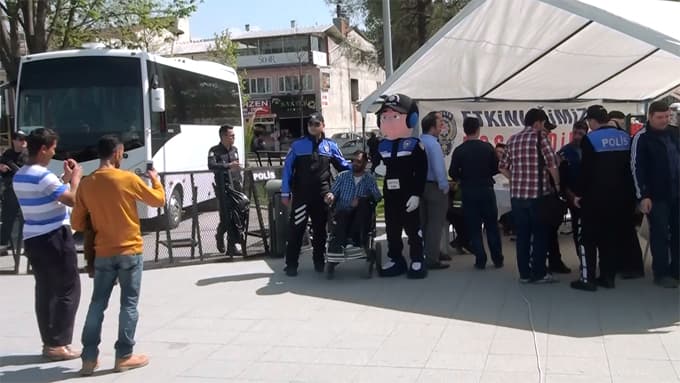 Vatandaş ve polis Gar Meydanı'nda buluştu