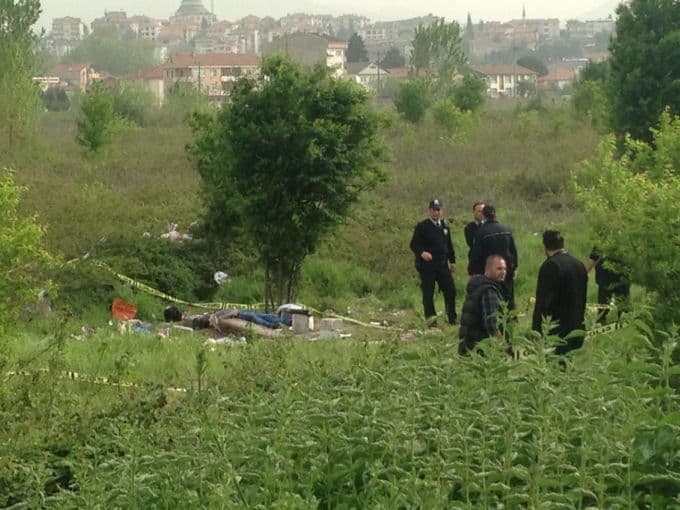 Boş arazide bir gencin cesedi bulundu