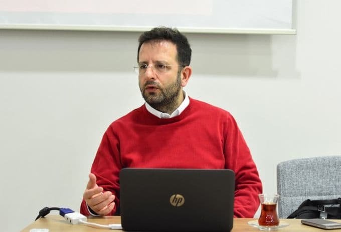 "Demokrasi din değil, siyasi yöntemdir"