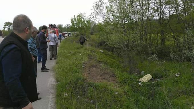 Yoldan çıkarak takla attı