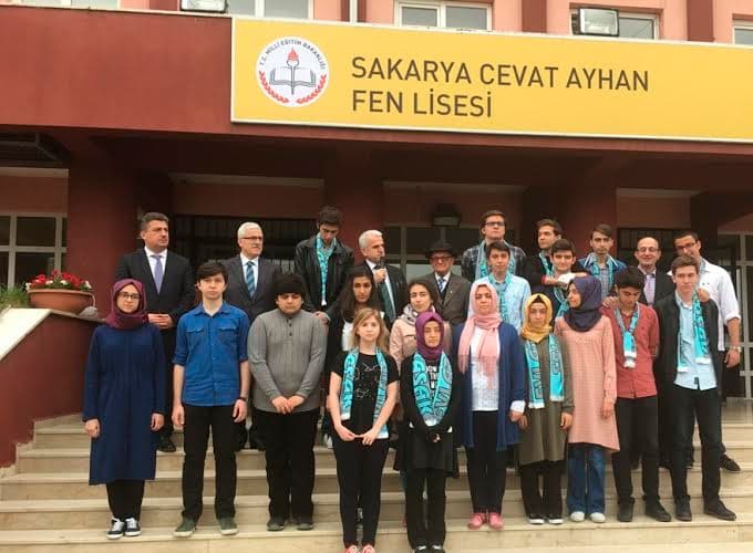 YGS'de başarılı olan öğrenciler ödüllendirildi..