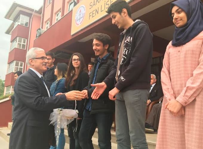 YGS'de başarılı olan öğrenciler ödüllendirildi..