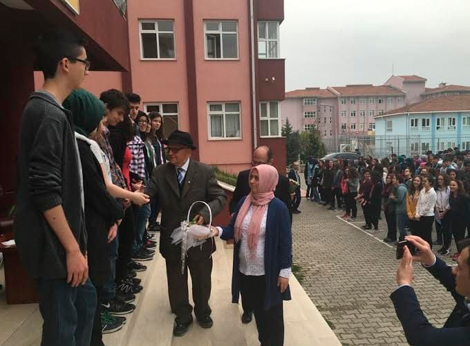 YGS'de başarılı olan öğrenciler ödüllendirildi..