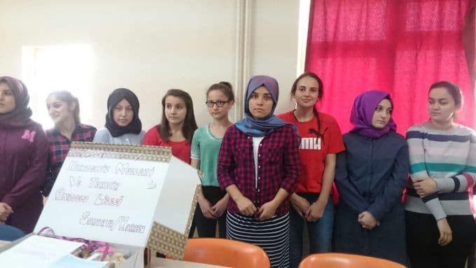 Elleriyle yaptıkları yiyecekleri Şırnak'a gönderdiler