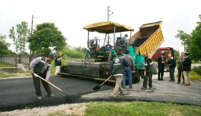 Söğütlü ve Ferizli'de 45 Kilometre Yol Asfaltlandı
