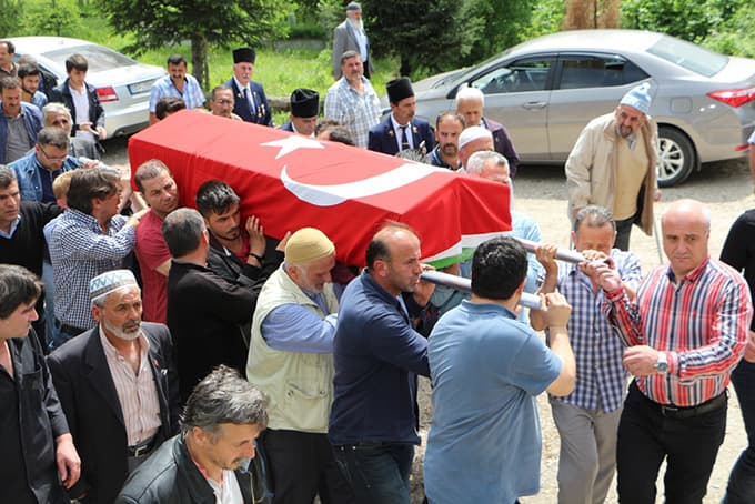 Kıbrıs Gazisi askeri tören ile toprağa verildi