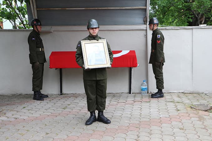 Kıbrıs Gazisi askeri tören ile toprağa verildi