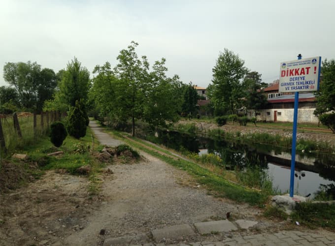 Damper ve tel örgüyle kapamışlardı