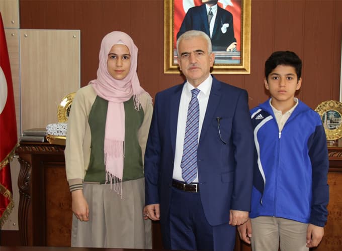 İl Milli Eğitim Müdürlüğü Makamına İki öğrenci oturdu
