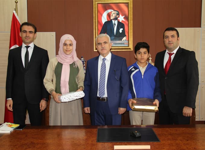 İl Milli Eğitim Müdürlüğü Makamına İki öğrenci oturdu