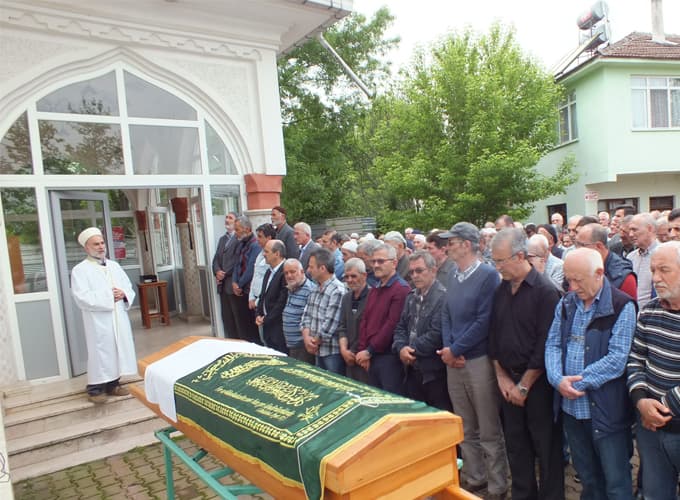 Emekli öğretmen Rafet Günay'ın vasiyetini yerine getirdiler