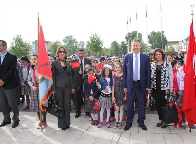 23 Nisan Çelengini Kuntoğlu sundu