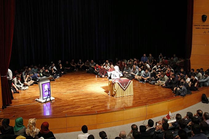 "Hürriyet başıboşluk değildir"