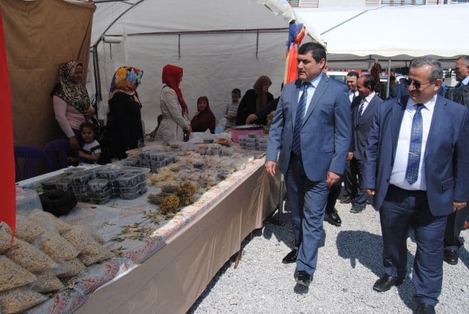Kaynarca'da hayır çarşısı açıldı