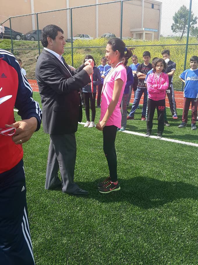 Madalyaları toplayıp okullarına döndüler