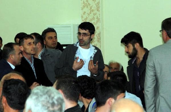 Vekil Metiner'in Ferizli'deki konferansında gergin anlar
