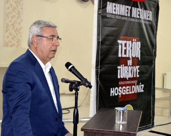 Vekil Metiner'in Ferizli'deki konferansında gergin anlar