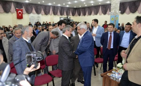 Vekil Metiner'in Ferizli'deki konferansında gergin anlar