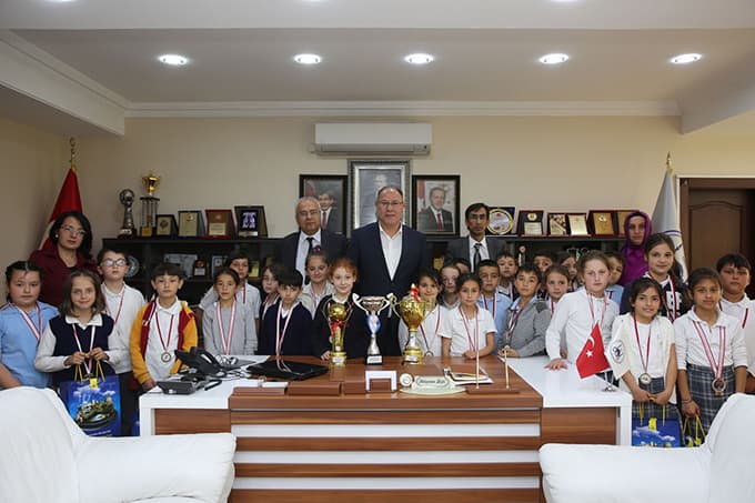 Öğrencilere kandil simitli kutlama yapıldı