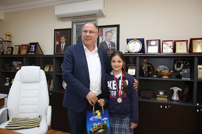 Öğrencilere kandil simitli kutlama yapıldı