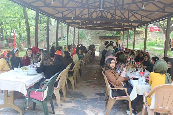 SAÜ'lü öğrenciler Ak Çeşmede stres attı