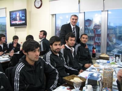 Zeki Toçoğlu'ndan Lider Serdivanspor'a Jest