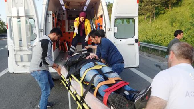 Kontrolden çıkıp bariyerlere çarptı