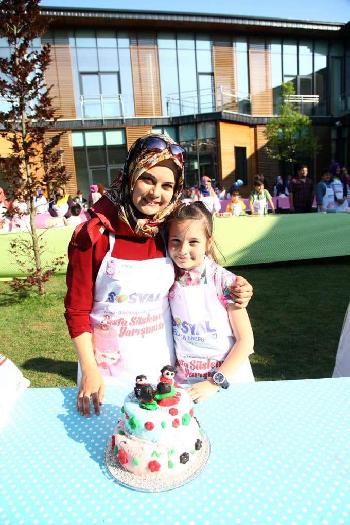 En güzel pastalar anneler için yarıştı