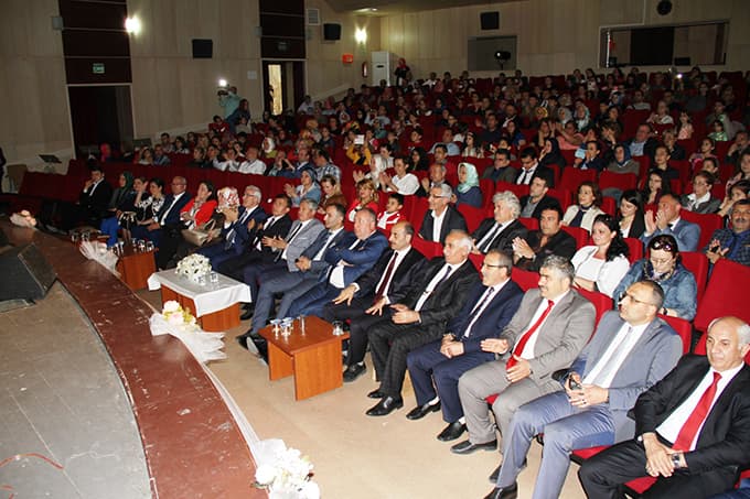 Öğretmenler korosu ilk sınavından tam not aldı