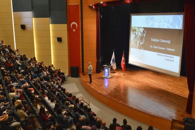 SAÜ'de sağlık sektörünün geleceği konuşuldu