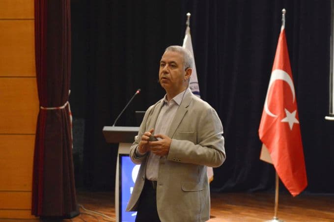 SAÜ'de sağlık sektörünün geleceği konuşuldu