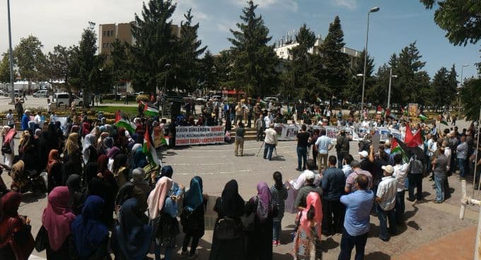 AKM önünde ABD ve İsrail bayrağını yaktılar