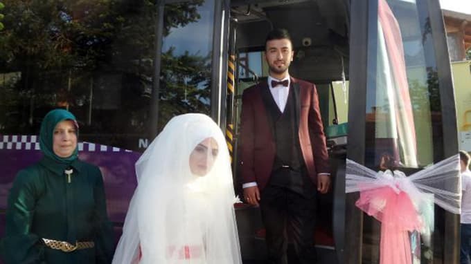 Otobüsü gelin arabasına çevirdi