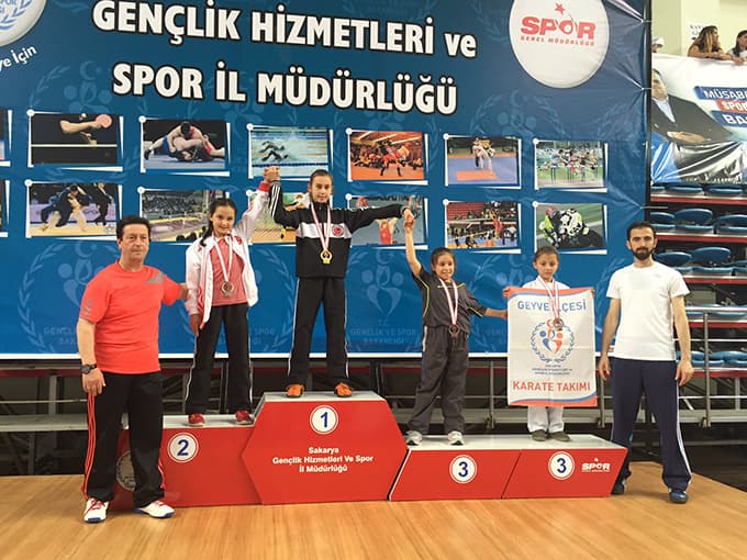 Geyveli sporcular madalyaları topladı