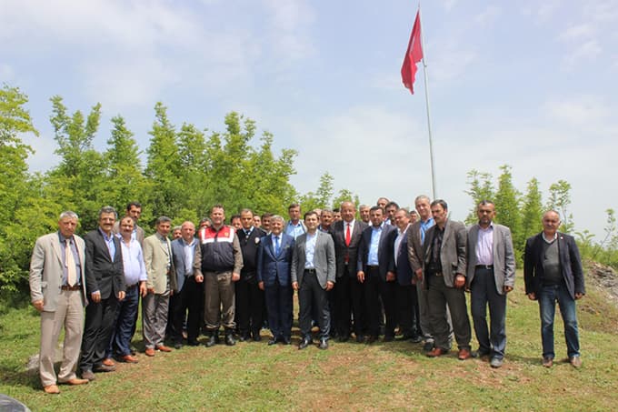 Şanlı bayrağımız şehitlerimiz için göklerde