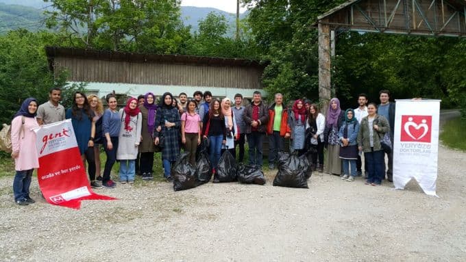 Sülüklü Göl'de çöp topladılar