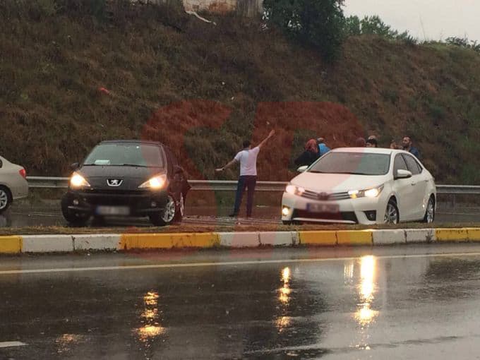 Üç araç birbirine girdi: 5 yaralı!