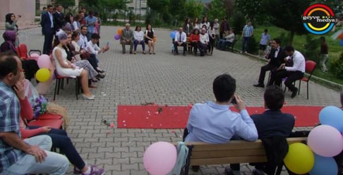 Düğünlerini okulda yaptılar