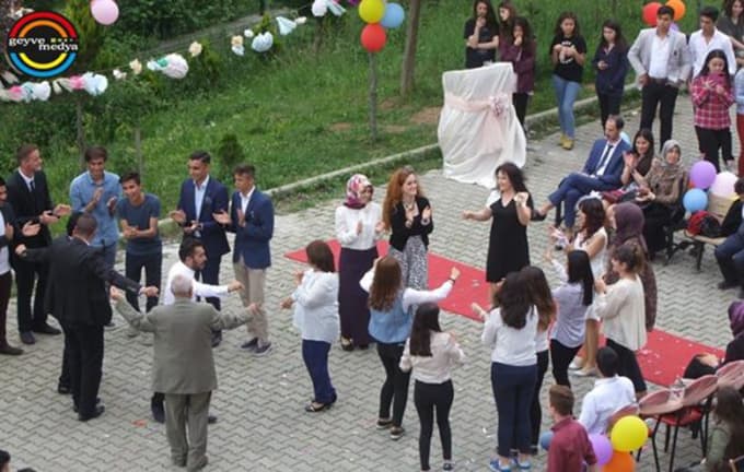 Düğünlerini okulda yaptılar