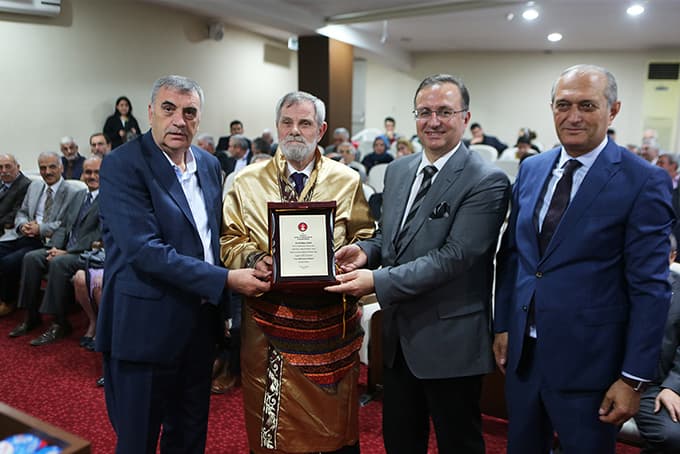 Ahilik "Önce sen sonra ben" diyebilmektir