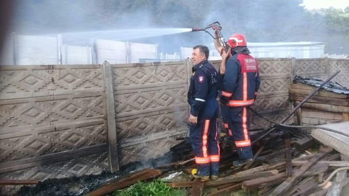 Geyve'de küçükbaş hayvan ağılı yandı