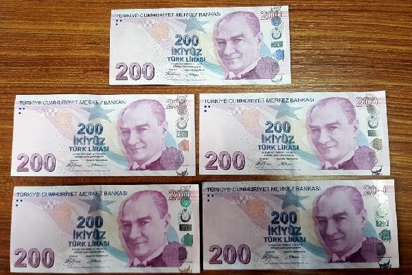 Sahte parayla alışveriş yapan şüpheli kıskıvrak yakalandı