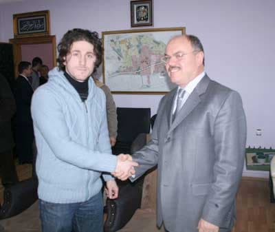 <font face="Arial" size="2">Fatih Tekke'yi Pmaukova'nın fahri hemşehrisi ilan eden Başkan Turan,<font color="#333399"> &quot;Fatih oynadığı futbolla ve sporcu kişiliğiyle &ouml;rnek bir insandır. Yurt dışındaki başarılı bir spor el&ccedil;imizdir. Kendisini kutluyor ve bundan b&ouml;yle Pamukovamızın fahri hemşehrisi olarak ilan ediyorum. 2008 yılının Avrupa Şampiyonu olan takımın başarılı futbolcusuna daha nice şampiyonluklar dilerim&quot;</font> diye konuştu. </font>