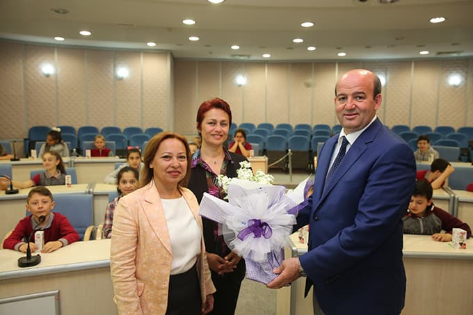 Yerel Yönetimler dersini meclis salonunda işlediler