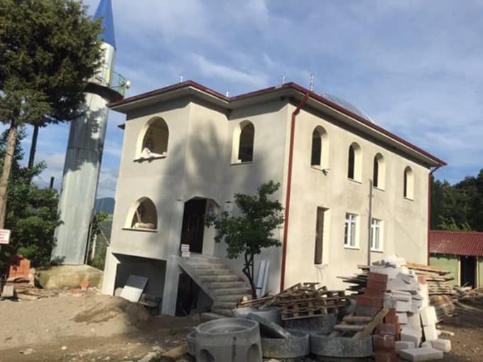 Yaptırdığı camide ilk namaz kendi cenaze namazı oldu